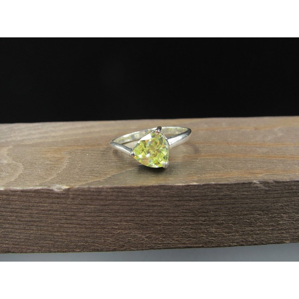 Size 8.75 Sterling Silver Cool Cut Light Green Cubic Zirconia Band Ring Bohemian